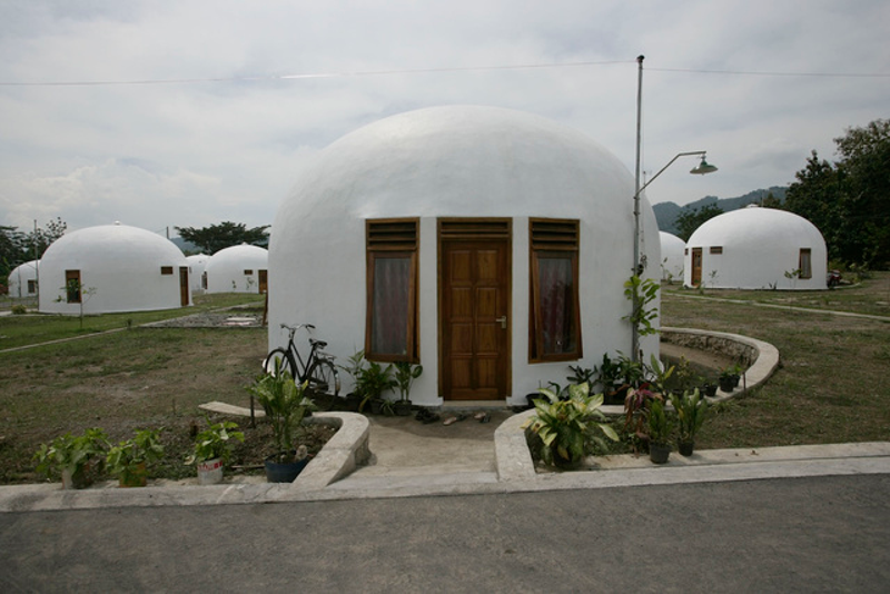 Illustration for article titled Dome Houses to Protect You from the Dark Future